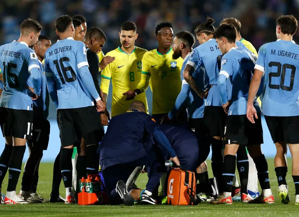 Neymar Brazil world cup knee injury 01