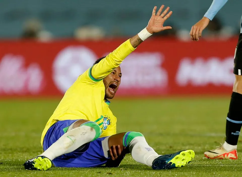 Neymar Brazil world cup knee injury 1