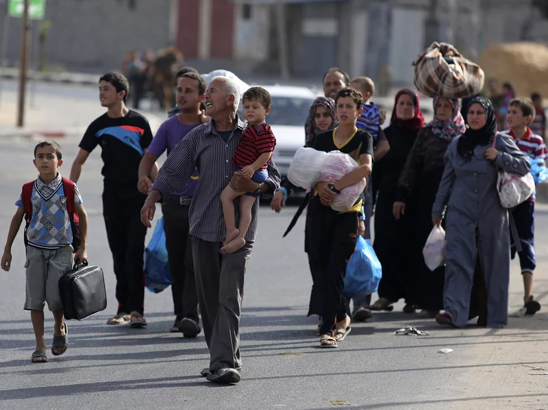 gaza-under-siege-people-displacing-2023