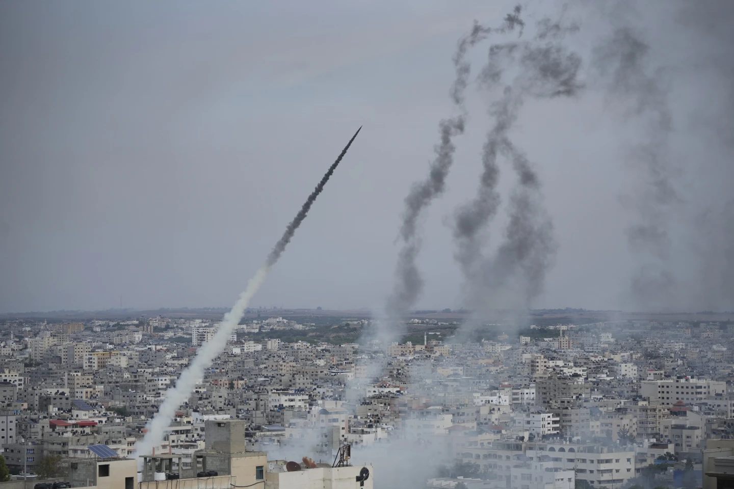 Israeli-Palestinian-Conflict-hamas-barrage-of-rockets